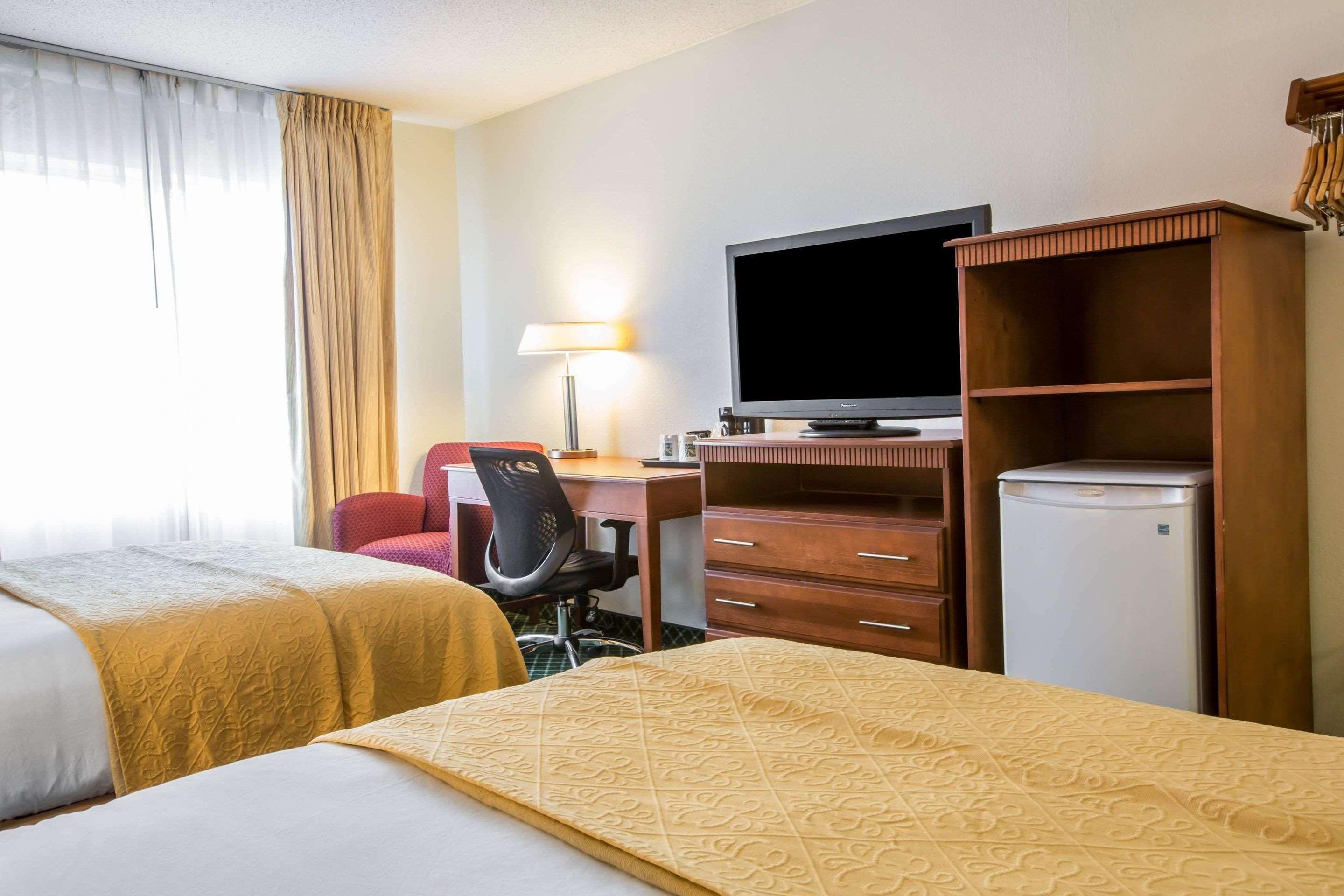 Quality Inn Colchester - Burlington Eksteriør billede