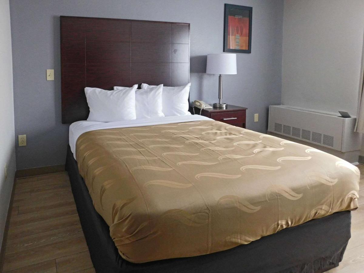 Quality Inn Colchester - Burlington Eksteriør billede
