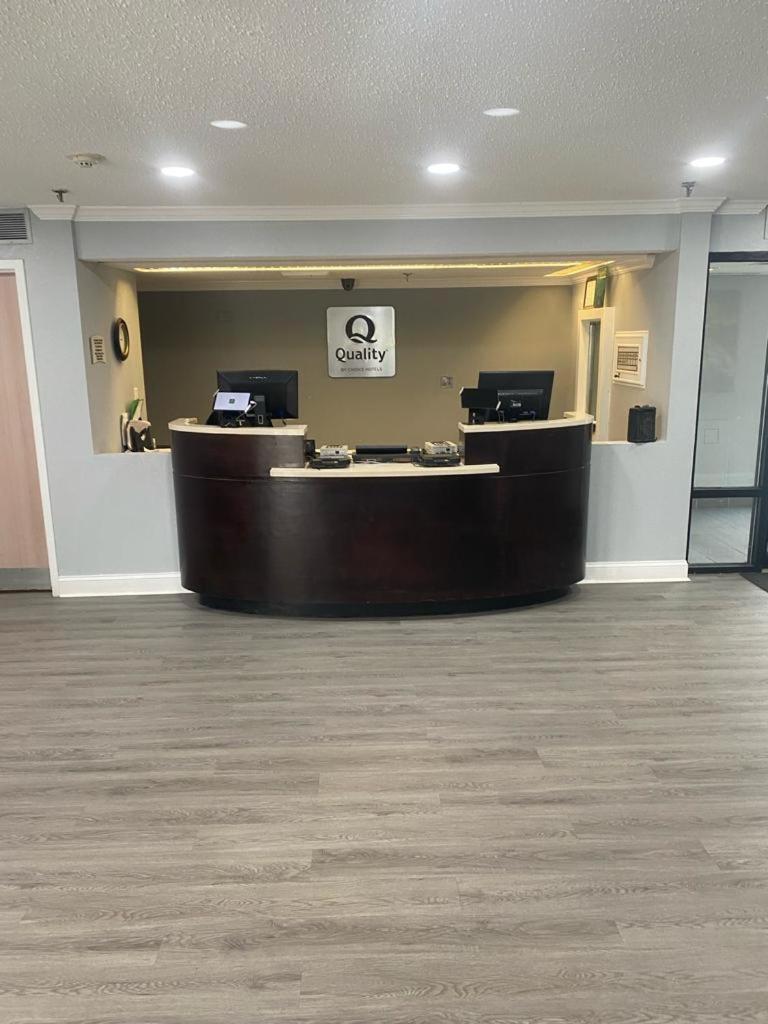 Quality Inn Colchester - Burlington Eksteriør billede