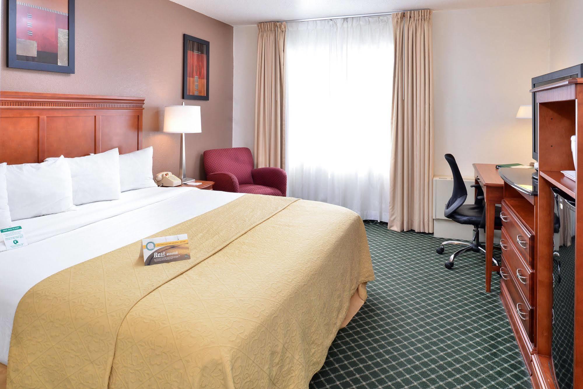 Quality Inn Colchester - Burlington Eksteriør billede