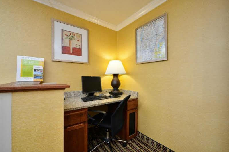 Quality Inn Colchester - Burlington Eksteriør billede